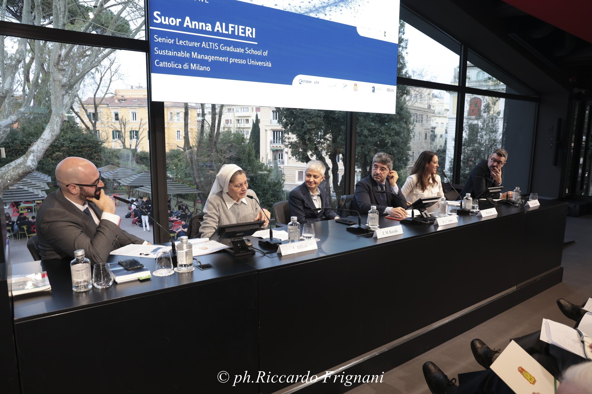 Suor Anna Alfieri durante il panel